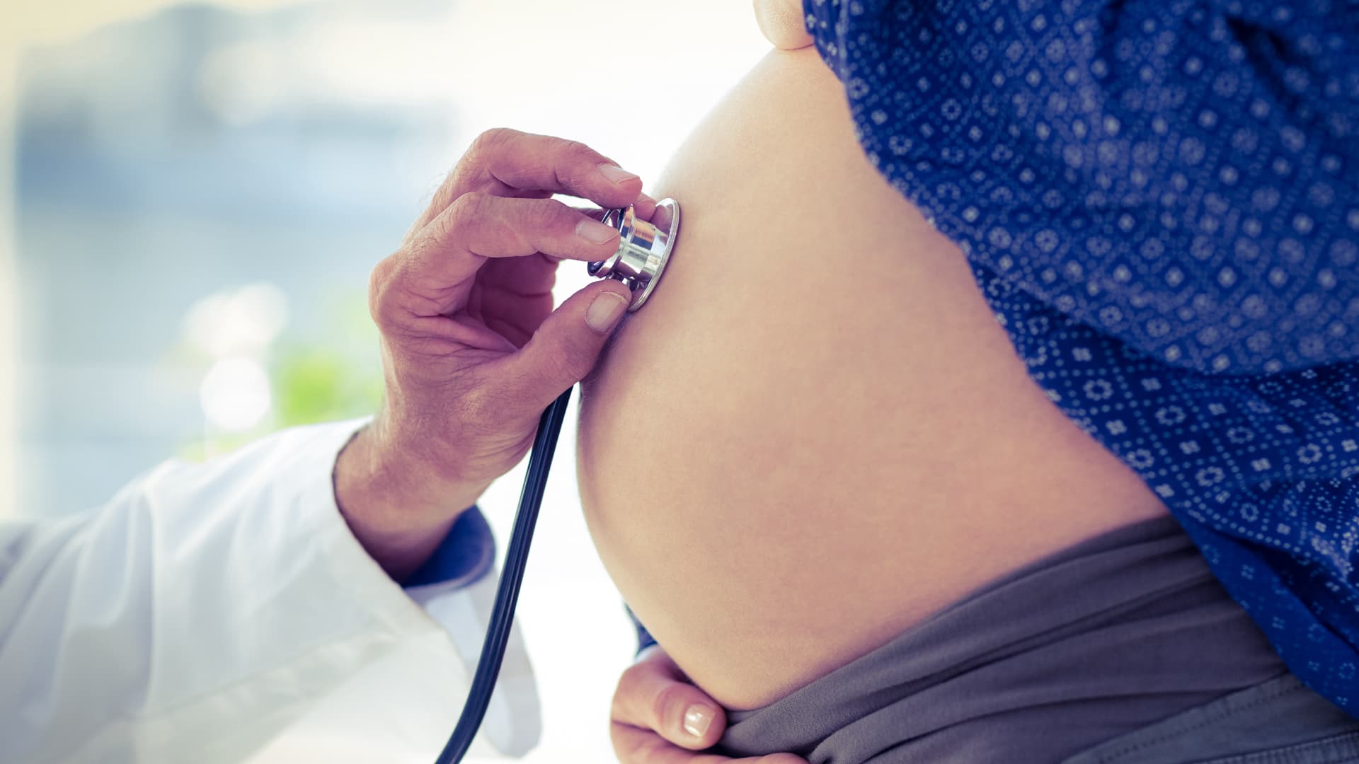 Progesterona Natural Micronizada, la mejor aliada durante todas las etapas  de la mujer.